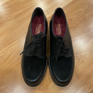 Munro Veranda Lace Up Leather Suede Black Oxfords
